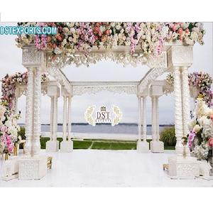 การจัดงานแต่งงานริมชายหาดแบบสามเสา  งานแต่งงานริมชายหาดแบบเสาสามเสาสีขาว งานแต่งงานแบบ Destination Wedding  งานแต่งงานแบบเสาสีขาวที่อังกฤษ - Product Image 1