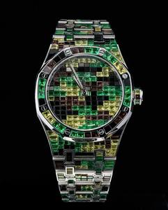 Montre analogique de luxe sportive avec cadran doré et moissanite couleur arc-en-ciel, élégante et audacieuse, idéale pour les soirées et les tenues quotidiennes. - Product Image 1