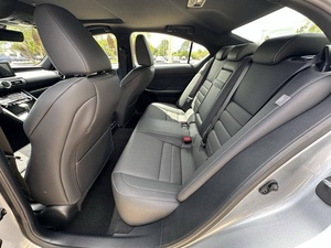 Utilisé 2022 Lex-us IS350 Base - Product Image 4