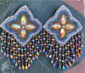 ต่างหูปักลายขายดี งานฝีมือ ต่างหูประดับลูกปัดหลากหลายแบบ สำหรับผู้หญิง เครื่องประดับงานเทศกาล ราคาดีที่สุด ต่างหูประดับลูกปัด - Product Image 4