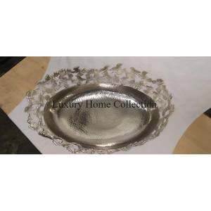 Plato Decorativo de Alta Calidad con Diseño Floral en Color Dorado, Hecho a Mano, para Servir Postres - Product Image 6