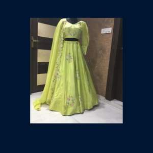 มาใหม่ทําด้วยมือลูกปัด Zari ทํางาน Lehenga ชุดโชลี่สําหรับงานแต่งงานของผู้หญิงชุดเจ้าสาว - Product Image 1