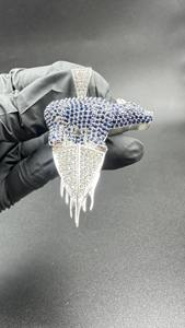 Collar con Colgante de Diamantes de Imitación VVS Estilo Moderno, Diseño de Oso Azul y Blanco para Hombre, a Bajo Precio - Product Image 4