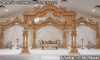 Magnifique mandap de mariage en cristal de forme ovale avec des piliers en cristal taillés en diamant, décoration de mandap de mariage luxueuse, installation de décoration américaine