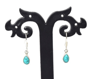 925สีเงินสเตอร์ลิงประดับด้วยพลอยเทอร์ควอยซ์ต่างหูพร้อมตัวเรือนลูกแพร์ดีไซน์ทรงเสน่ห์ - Product Image 3