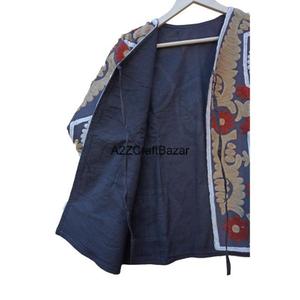 Chaqueta de Invierno Unisex Hecha a Mano en India, de Algodón de Pato Tejido, Ecológica, con Diseño Bordado Suzani, Estampado Floral, Fruncida y Transpirable - Product Image 5