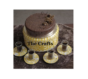 Meilleur design Serveur de chocolat de couleur jaune Support à gâteau de qualité supérieure en bois et nacre - Product Image 1