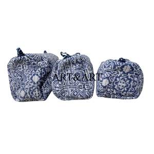 Ensemble de 3 trousses de maquillage de voyage indiennes faites à la main en coton matelassé écologique avec fermeture éclair, imprimées à la main, tendance, pour anniversaire - Product Image 2