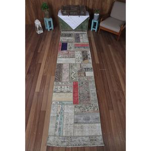 พรมตุรกีขนาดเล็ก 2.8x10.5 ฟุต ลายปะติดสไตล์วินเทจ สีเบจ ลายเรขาคณิตพร้อมลวดลายดอกไม้ - Product Image 1