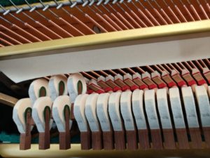 Piano droit d'occasion Yamaha U3E d'origine japonaise, importé, de haute qualité, professionnel, son clair, toucher solide - Product Image 5