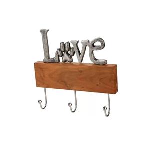 Crochets doubles en argent poli miroir avec base en bois brun clair, parfaits pour une décoration et une organisation élégantes et élégantes. - Product Image 4