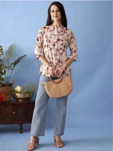 Top de Rayón Estampado de Diseñador para Chicas Universitarias - Product Image 4