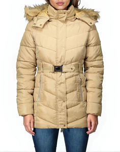 Veste parka à capuche en fourrure pour femmes avec poignets élastiques en gros, vêtement de voyage respirant et tendance, coupe décontractée, veste isolée coupe-vent - Product Image 1
