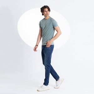 Fabricant de t-shirts en coton personnalisés, 180 GSM, 100% coton, manches courtes, col rond, t-shirt uni, impression OEM, t-shirt décontracté unisexe - Product Image 4