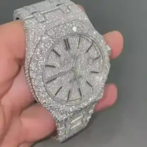 Reloj analógico de diamantes blancos para hombres y mujeres Reloj de pulsera personalizado Reloj de dos tonos con números hebreos y fecha