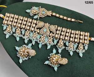 Collier ras du cou clouté Kundan plaqué or antique avec goutte de perles, boucles d'oreilles et ensemble Maang Tikka ensemble de mariage traditionnel pour femme - Product Image 2