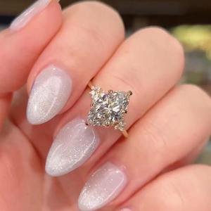 Anillo de Diamante Moissanita de Oro de 10K Exquisito, Superventas, para Compromiso o Fiesta, Disponible para la Venta desde India - Product Image 3