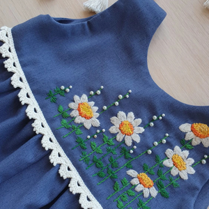 Vestido de lino suave bordado a mano para niñas, estilo informal para el primer cumpleaños de niños pequeños, OEM hecho en Vietnam - Product Image 2