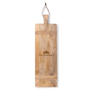 Planche à découper longue et mince avec boucle de suspension, surface épaisse et lisse, idéale pour couper, servir et décorer la cuisine avec style - Product Image 1
