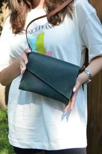 Sac messager à bandoulière personnalisé pour hommes LCBB-0176 en cuir véritable à la mode avec motif imperméable et design à bandoulière - Product Image 2