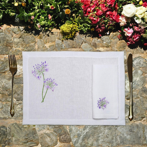 ชุดผ้าปูโต๊ะและผ้าเช็ดปากปักลายดอกอะกาแพนธัส สำหรับร้านอาหารและบ้าน ผ้าลินินสีขาว พร้อมขอบเย็บแบบเฮมสติช รับผลิตตามสั่งขายส่ง - Product Image 1