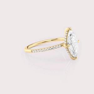 Bague de fiançailles en diamant de laboratoire taille marquise avec bande pavée en or rose/blanc et or jaune 14 carats - Product Image 2