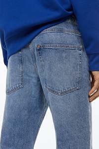 Vaqueros de mezclilla ajustados para hombre, de diseñador, con efecto desgastado, rotos y con parches, estilo Hip Hop, de moda urbana, en colores claros, al por mayor. - Product Image 2