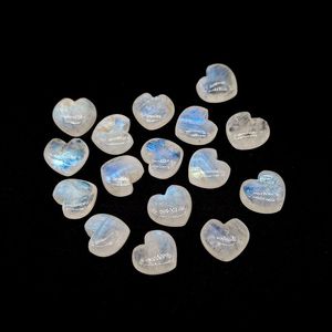 Piedra lunar con forma de corazón arcoíris blanco natural Piedra preciosa azul Piedras preciosas sueltas - Product Image 1