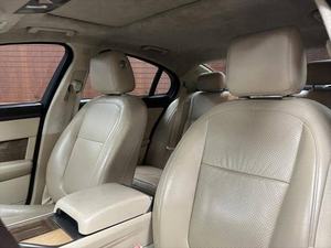 Jaguar XF SUV automatique d'occasion 2010, conduite à gauche, intérieur foncé, sièges en cuir, pneus R20 - Product Image 5