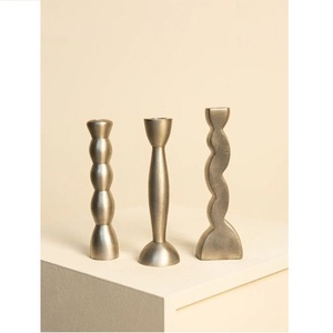 Bougeoir en métal pour éclairage et décoration d'intérieur Bougeoir décoratif élégant à finition antique - Product Image 1