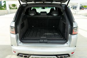 Land Rover Range Rover Sport SVR 2017, 575 ch, V8 suralimenté, transmission intégrale permanente, pneus R20, conduite à gauche, SUV en vente - Product Image 4