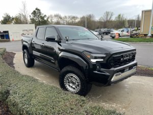 Toyota Tacoma Limited Hybride d'occasion propre 2024 - Product Image 2