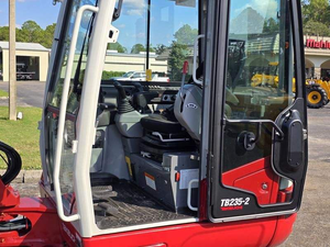 รถขุดขนาดเล็ก Takeuchi TB235-2 กำลัง 24.4 แรงม้า เครื่องยนต์ดีเซล แบบตีนตะขาบ พร้อมห้องโดยสาร รถขุดขนาดกะทัดรัดสำหรับงานก่อสร้าง - Product Image 2
