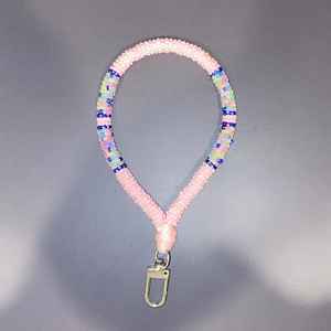 Porte-clés fait main avec perles en bois et anneau en acier inoxydable | Porte-clés coloré en perles de bois et acier inoxydable | VRNQ - Product Image 1