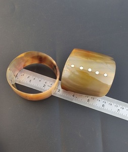 กำไลข้อมือทำจากเขาควาย/วัว ดีไซน์ใหม่ พร้อมเครื่องประดับทองเหลือง งานแฮนด์เมดจากอินเดีย - Product Image 6