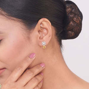 Aros y Pendientes Geométricos Vistara Crest con Baño de Rodio y Detalles de Perlas, Diamantes y Circonitas en Oro Rosa - Product Image 2