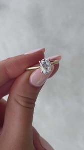 Vente en gros de bijoux coniques en or jaune massif 14K pour femmes, diamants de laboratoire ovales taillés Solitaire Emily, bagues de fiançailles et de mariage - Product Image 5