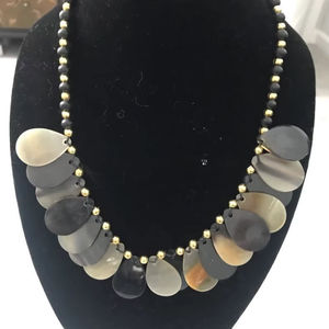 Collier de luxe en corne de buffle fait à la main, bijoux naturels et durables pour femmes, haute qualité - Product Image 1