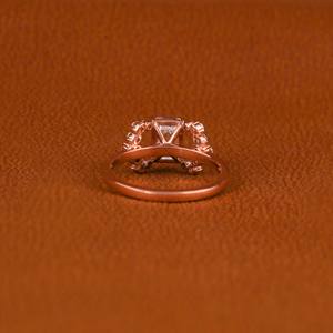 Nouveau style à la mode plaqué or rose 18KT bague de fiançailles et de mariage coupe émeraude diamant cultivé en laboratoire cadeau certifié IGI pour les femmes - Product Image 3