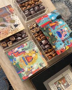 Boîte cadeau de luxe en acrylique Timeless Pearl Court avec couvercle en nacre pour une présentation de mariage arabe haut de gamme - Product Image 6