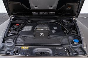 G63 2024 ~3 700 milles, V8 biturbo, transmission intégrale, gris Monza Magno, non modifié - Product Image 6