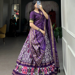Lehenga de seda Tussar con estampado Ikkat elegante con trabajo de lámina y Dupatta de encaje Gotta para ropa de fiesta de boda compradores de suministro a granel - Product Image 1