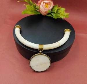 Collar de Hueso de Amor 100% Natural Hecho a Mano, Calidad Premium, Pulido e Impermeable por HF Crafts - Product Image 4