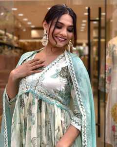 Tendance fantaisie indienne traditionnelle dernière tenue de créateur pantalon Kurti en coton de qualité supérieure avec Dupatta avec travail manuel au tarif de gros - Product Image 6