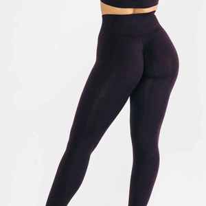 Mallas deportivas de gimnasio de alta calidad 2025 para mujer, pantalones de Yoga a rayas de cintura alta con logotipo personalizado, ropa de entrenamiento con patrón sólido - Product Image 3