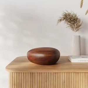 Urna de piedra de madera de haya Premium para cenizas: hecha a mano con un volumen de 150 libras para cremación - Product Image 1