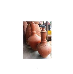 Pot en argile fait à la main traditionnel indien pour le stockage de l'eau Surahi avec couvercle en verre pour l'eau fraîche au prix d'usine en gros bon marché - Product Image 3