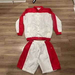 Conjunto Deportivo Personalizado de 2 Piezas para Hombre, Chaqueta Cortavientos de Nailon Sólido y Pantalones Cortos, Ropa Deportiva OEM - Product Image 2