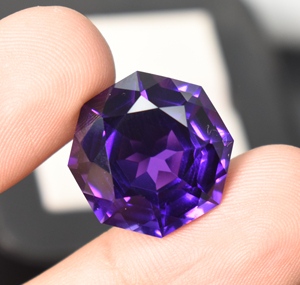 พลอยแอมะทิสต์ทรงหกเหลี่ยมจากห้องปฏิบัติการ 22.05 กะรัต สีม่วงเข้มไร้ตำหนิ พลอยแอมะทิสต์แบบหลวมสำหรับทำเครื่องประดับ - Product Image 6
