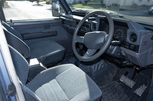 PRÊT À CONDUIRE - VÉHICULE D'OCCASION À VOLANT À GAUCHE |   Conduite à droite |   TOYOTA LAND CRUISER HZJ73 1996 - Product Image 5